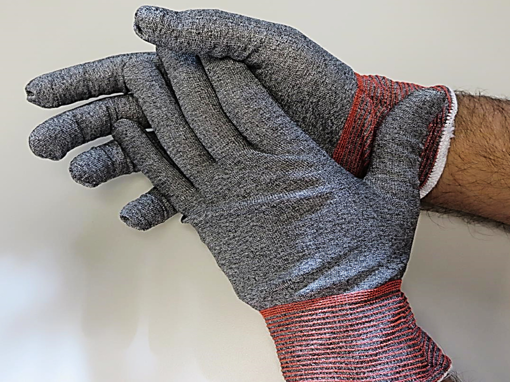  Superior Glove® TenActiv™ S21TX Touchscreen A9 Extreme-Cut Gloves with touchscreen functionality